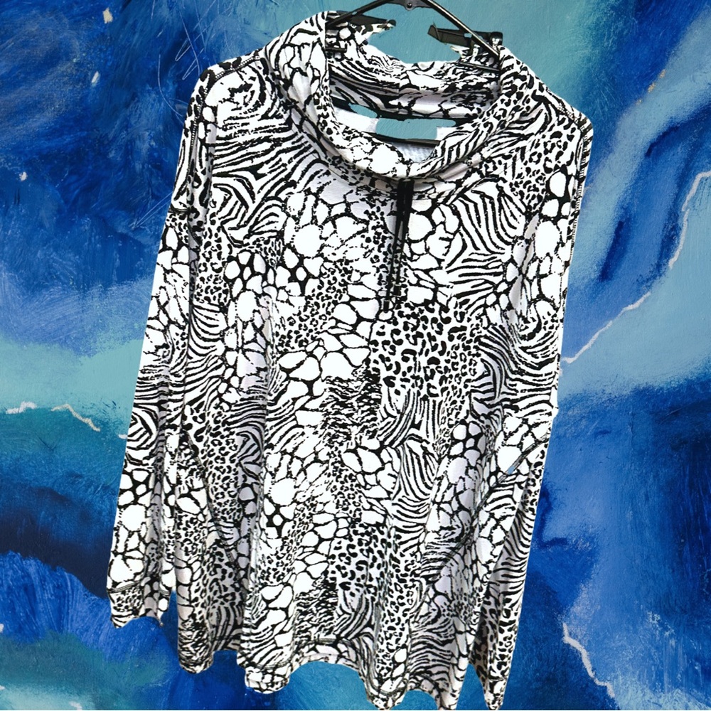 Chico’s Women’s plus-size White & Black Patterned Mock-neck Sweatshirt💜💜XL